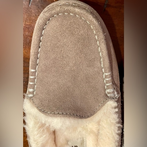 Women's UGG Chestnut Ansley Slippers- size 6- #1106878. - Picture 9 of 13